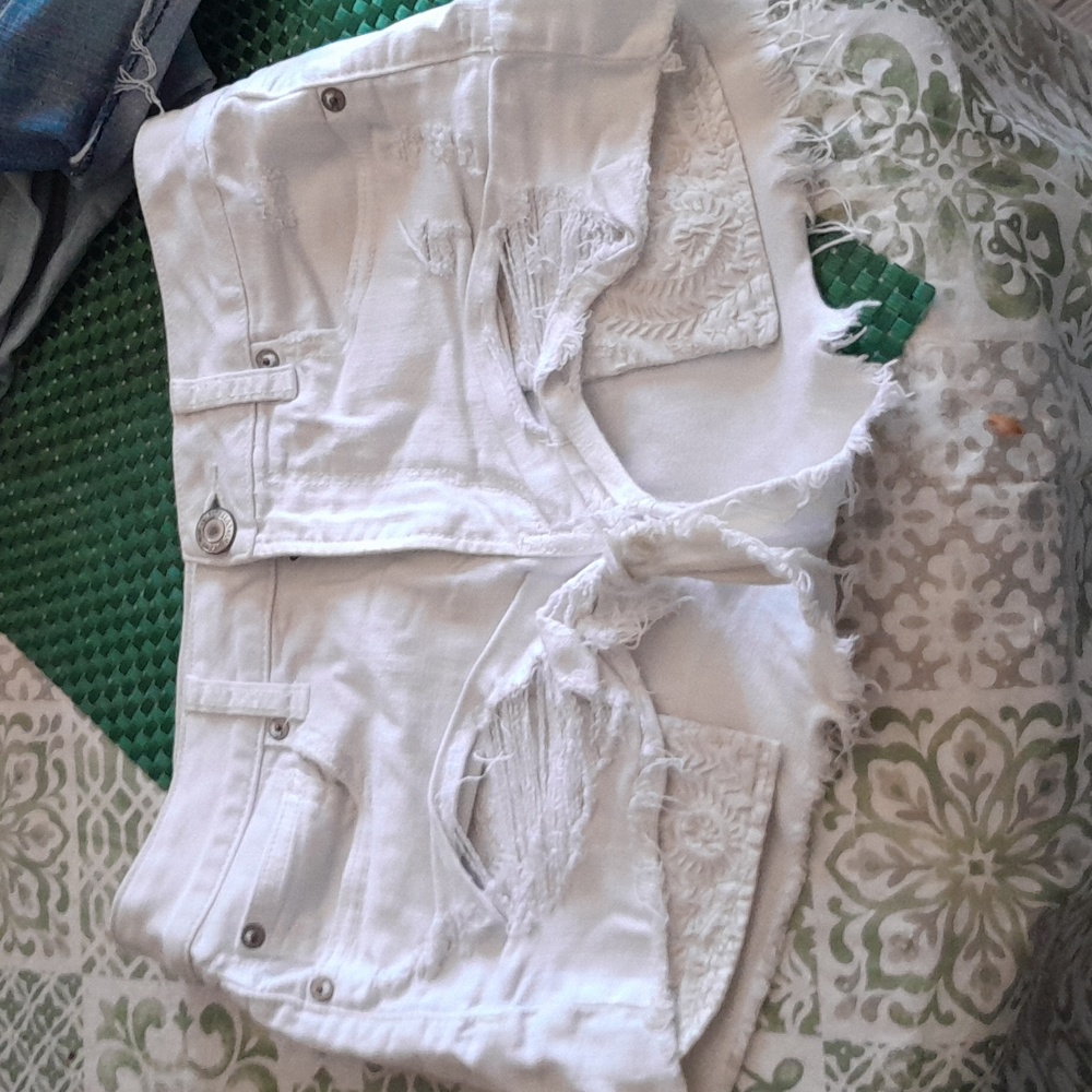 American eagle super stretch shorts size 4 white and distressed